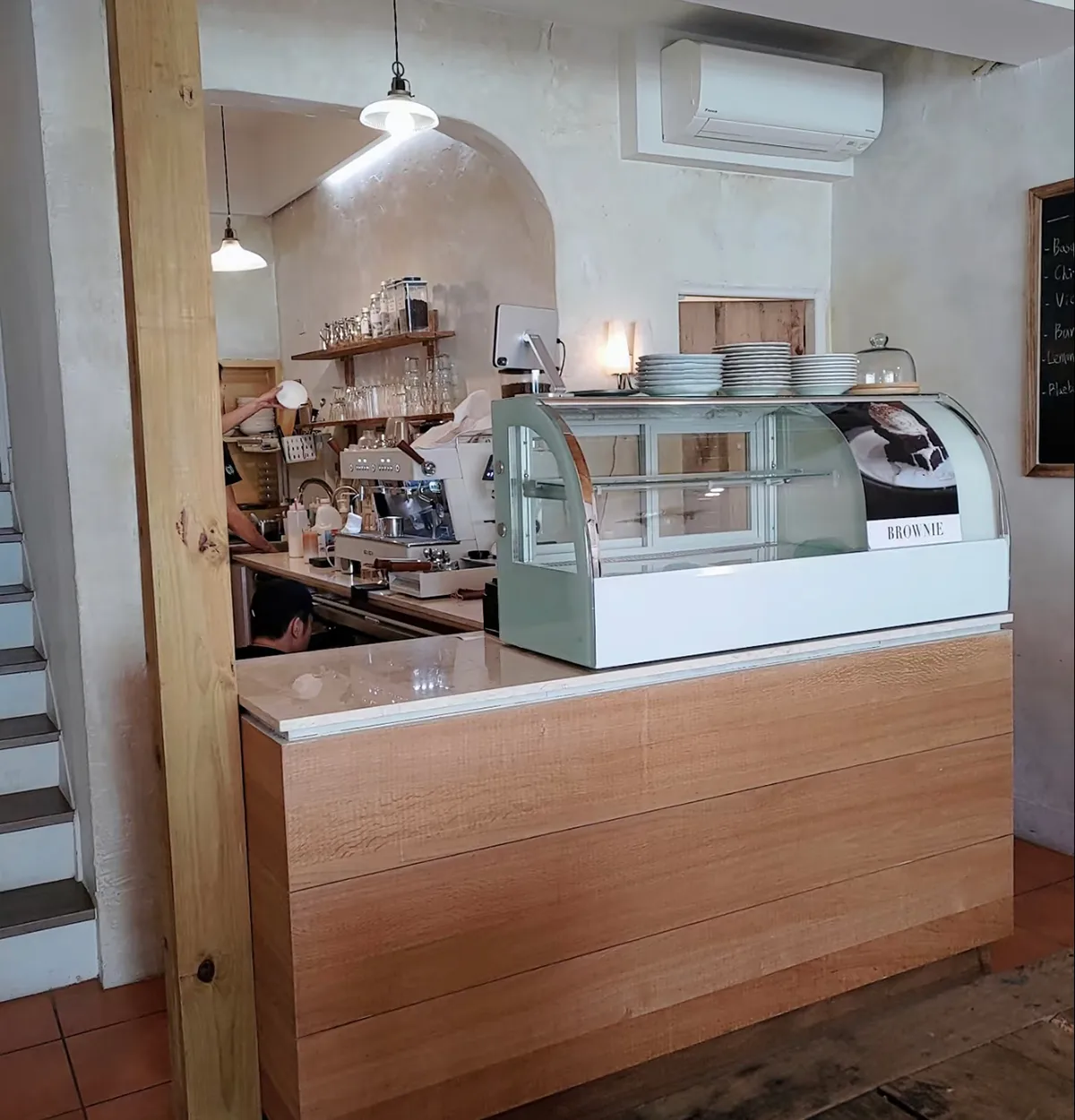 commercial cake display chiller for café, bakery & dessert shop