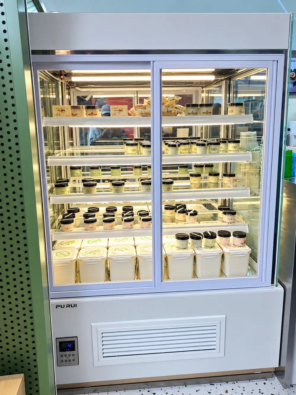 commercial bakery cake showcase refrigerator (复制)