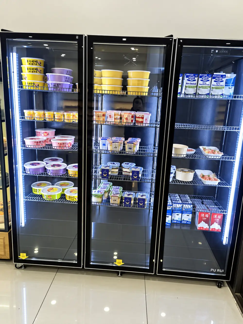 commercial upright cake display refrigerator with panoramic glass doors